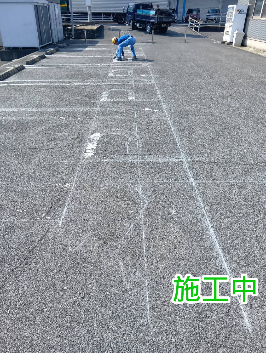 視認性と動線を整理するライン設計と、用途に合わせた表示施工のご提案