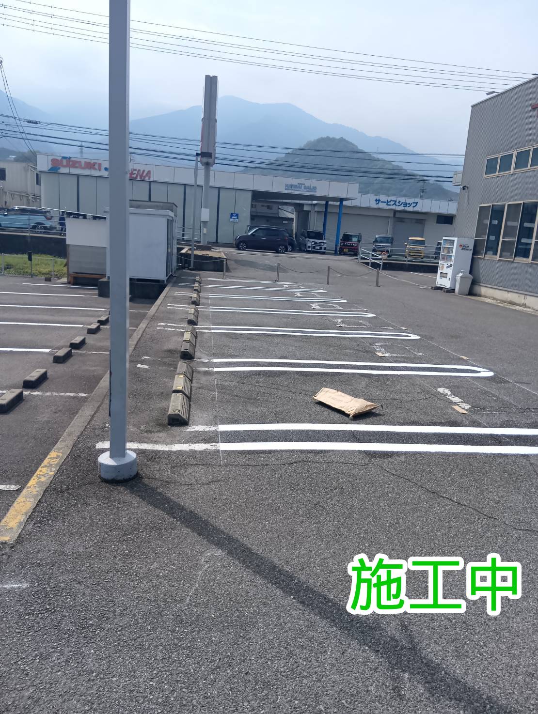 視認性と動線を整理するライン設計と、用途に合わせた表示施工のご提案