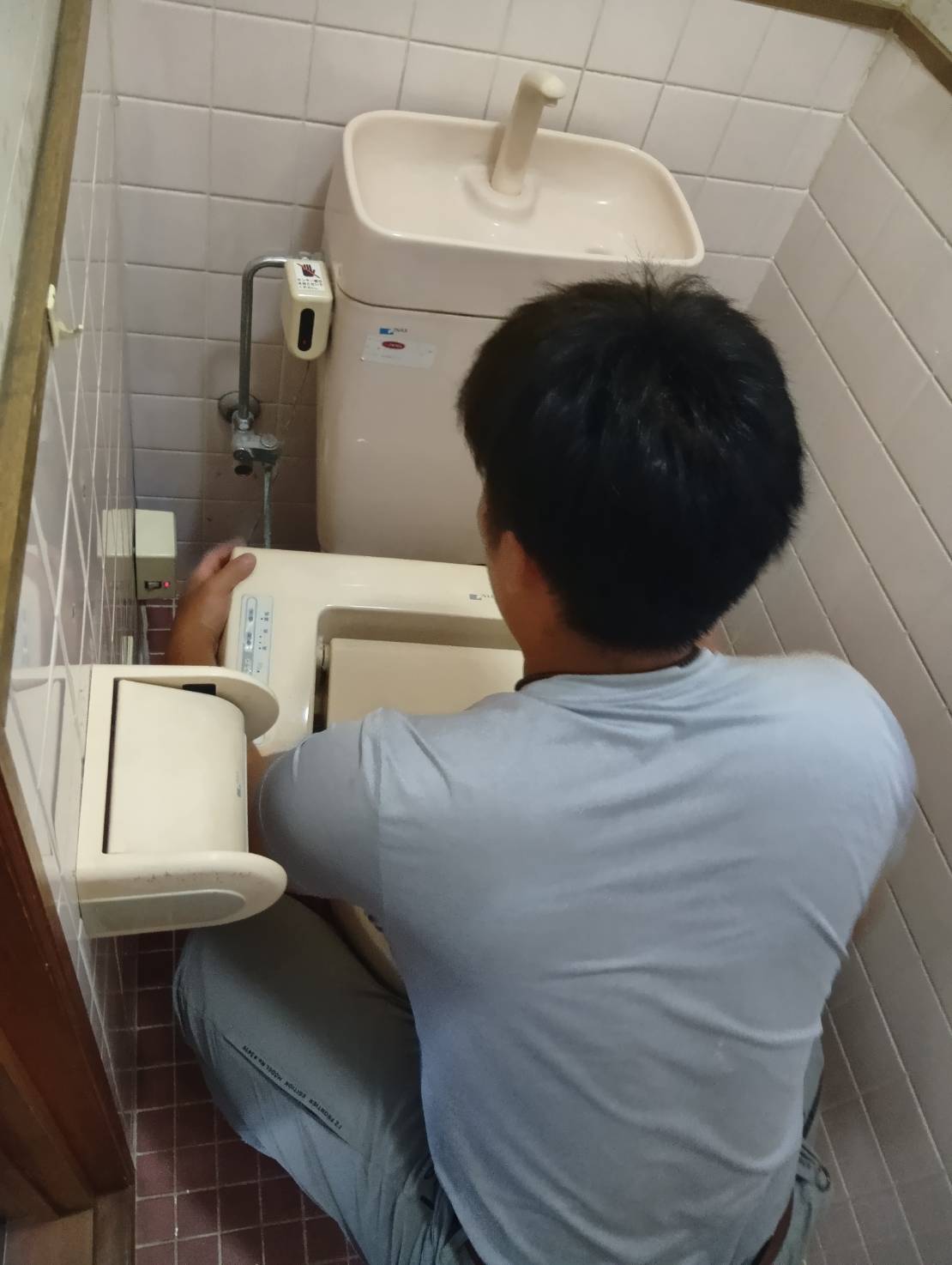 節水性能と清掃性を高めたトイレ空間へ